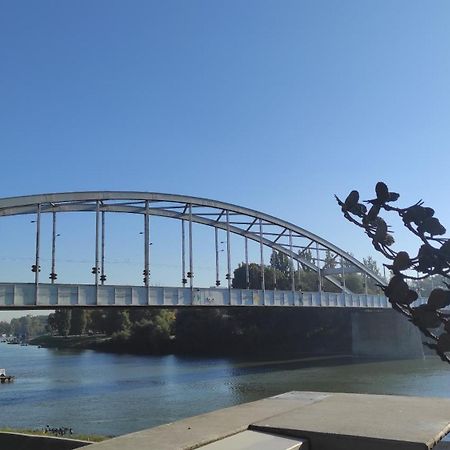 Romantic Riverview Bestern แซแก็ด ภายนอก รูปภาพ